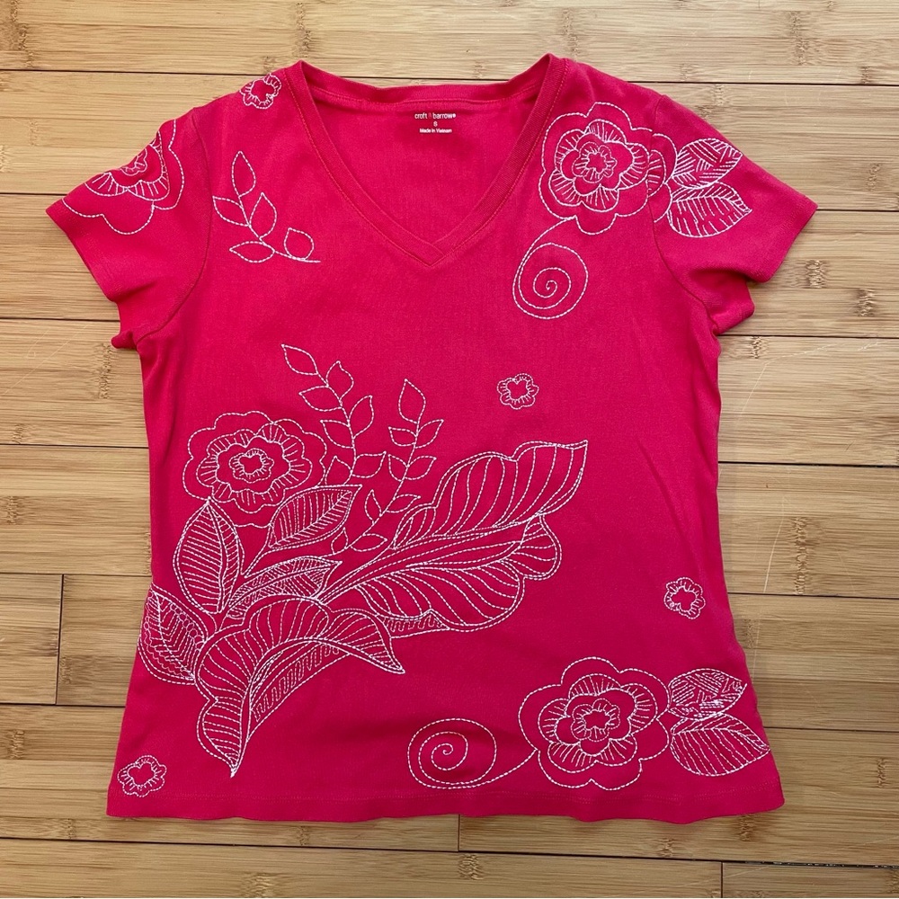 Unique embroidered floral design, v-neck size small Croft and Barrow t-shirt.
